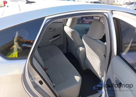 2013 Toyota Prius Three z USA, uszkodzony, nr VIN JTDKN3DU9D0346272